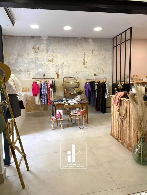 Commerce à FONTAINEBLEAU