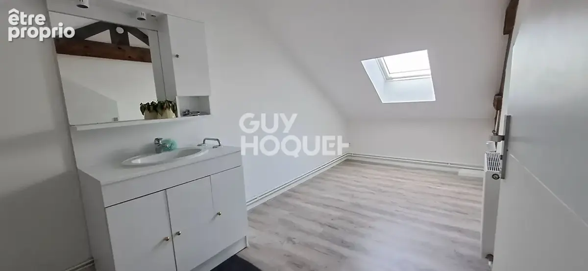 Maison mitoyenne de 192m² entièrement rénovée avec terrain de loisir au bord de l'eau - photo 9