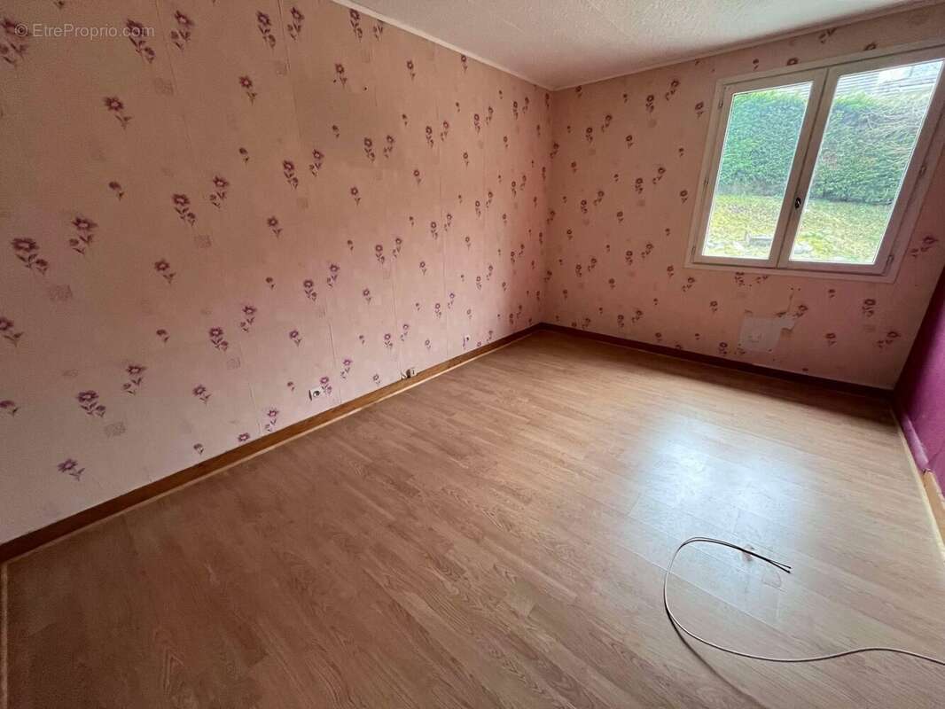 1-Chambre - Maison à CONDAT