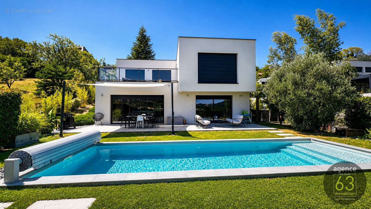 Maison à VEYRE-MONTON