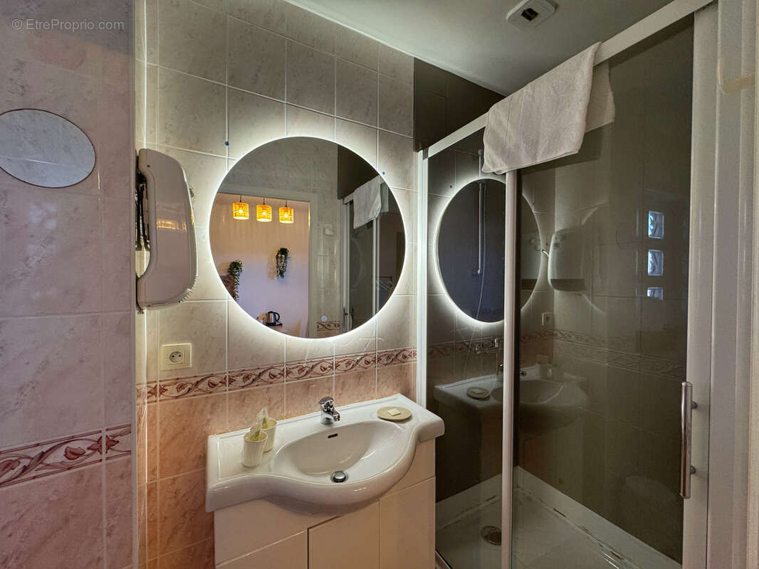 Commerce à SAINT-JEAN-PIED-DE-PORT