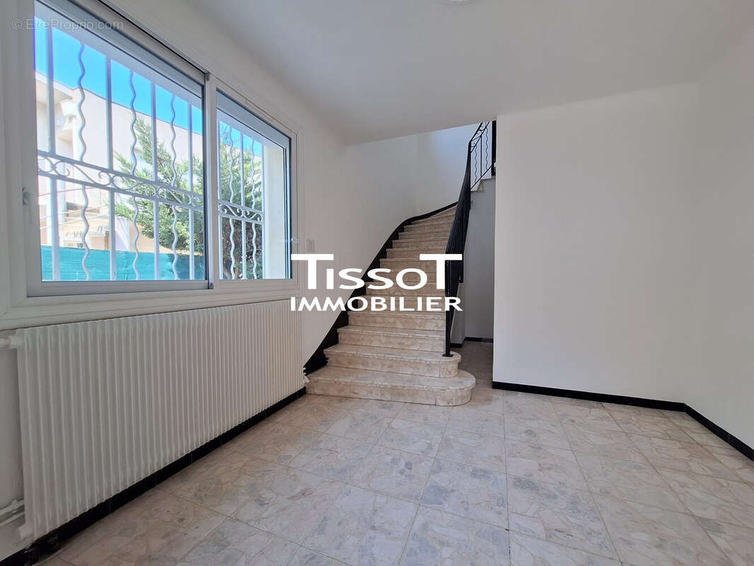 Appartement 136 m² à Nimes  - photo 4