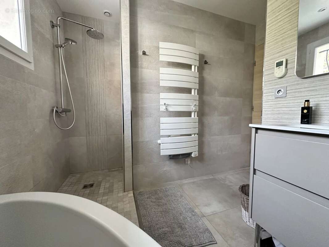 Maison à LE MESNIL-SAINT-DENIS