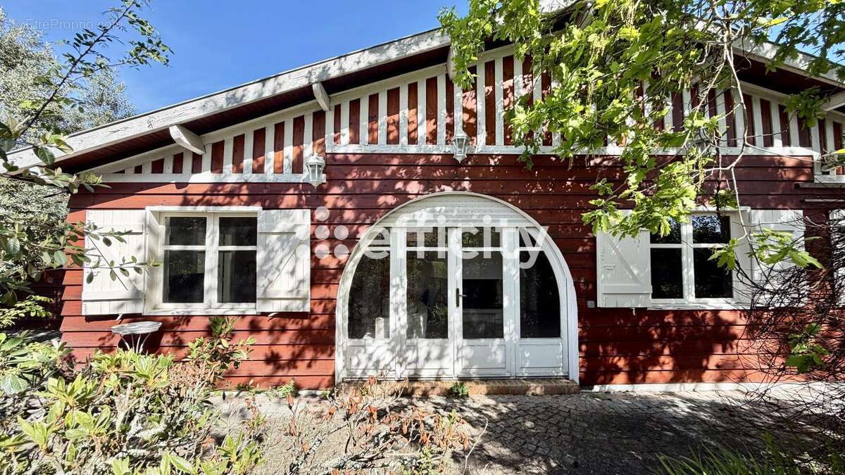 Maison 225 m² à Gujan-Mestras  - photo 2