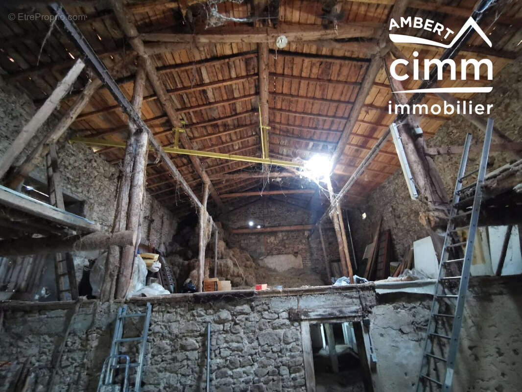 Maison à SAINT-AMANT-ROCHE-SAVINE