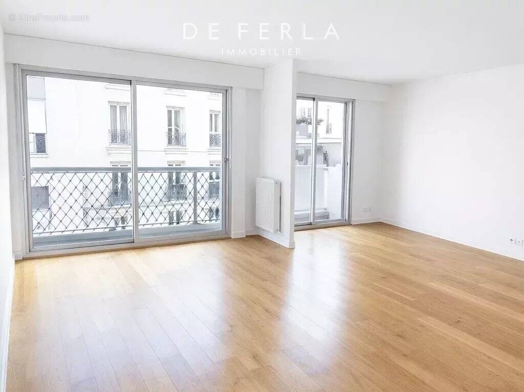 Appartement à PARIS-15E
