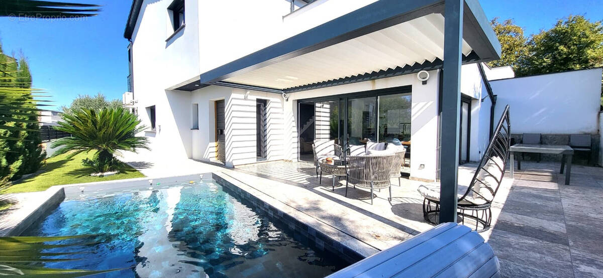 Maison à SALAISE-SUR-SANNE