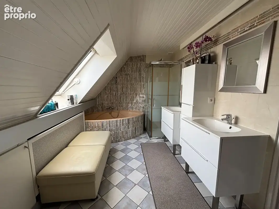 Maison d'exception à vendre à Saint Ouen l'Aumône - 8 pièces, 195,75 m² sur 1131 m² de terrain - photo 7