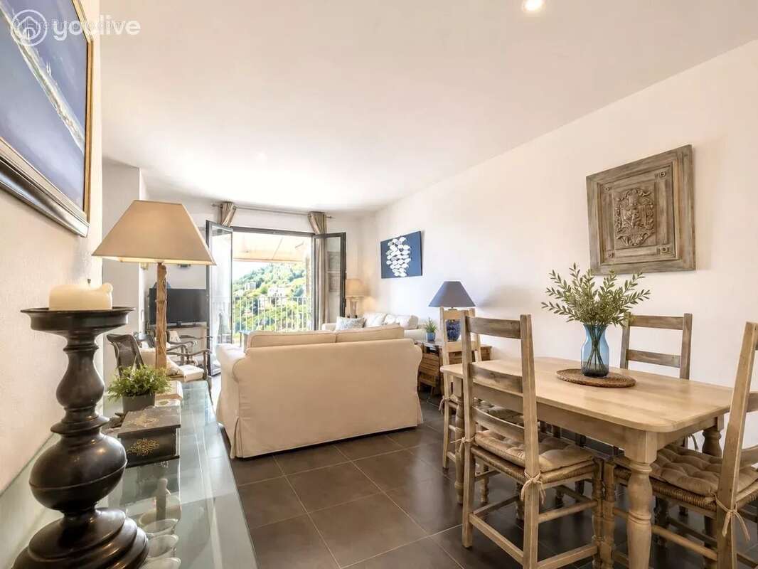 Appartement T2 Meublé  – Dernier étage avec ascenseur – Vue mer & montagne – Garage et parking - photo 3