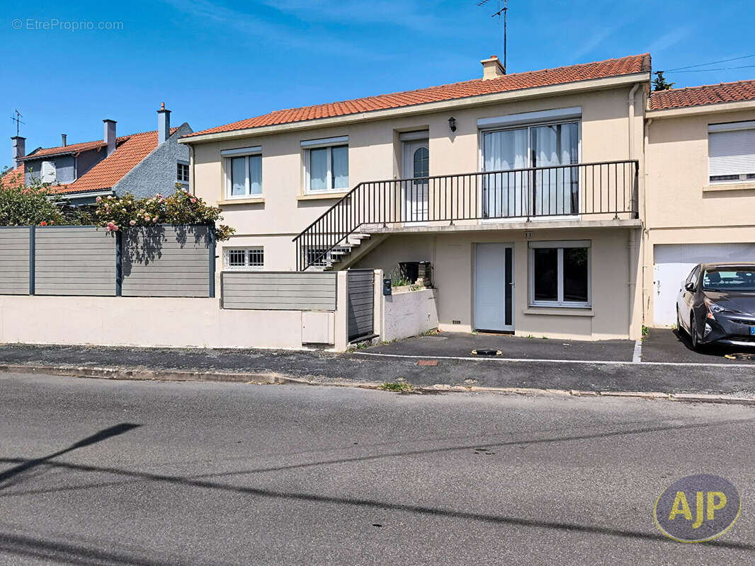 Maison à MONTAIGU
