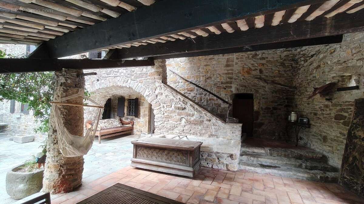 Maison à VEYRAS