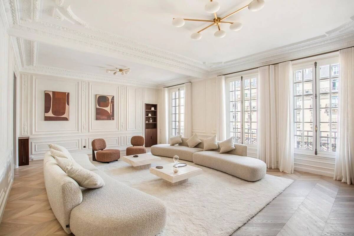 Appartement à PARIS-16E
