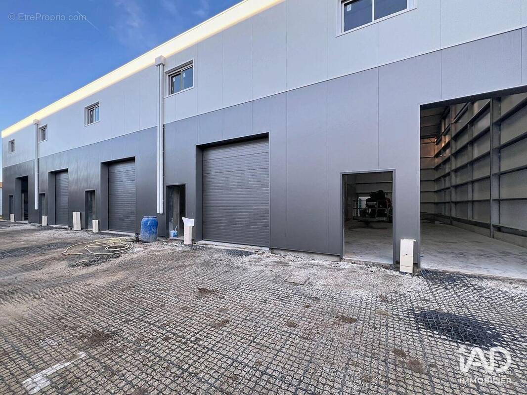 Photo 1 - Commerce à BRIE-COMTE-ROBERT