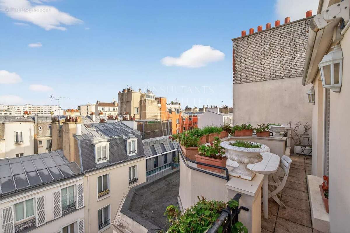 Appartement à PARIS-16E