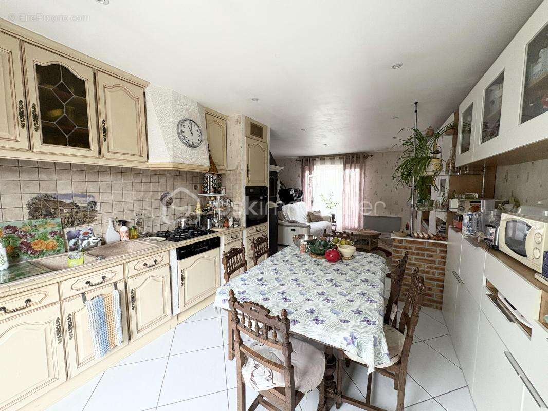 Maison à MONCETZ-LONGEVAS