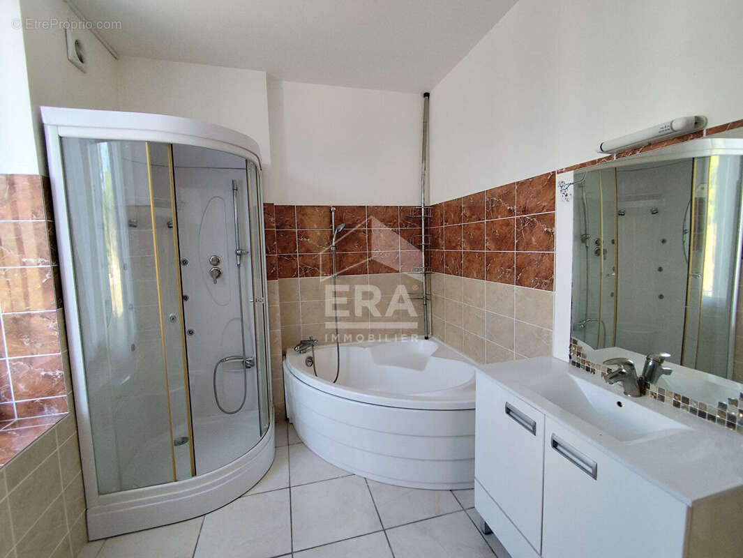 Maison 190 m² à Availles-Limouzine  - photo 4