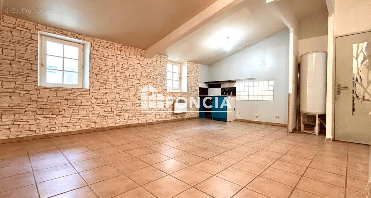 Appartement à MARSEILLE-2E