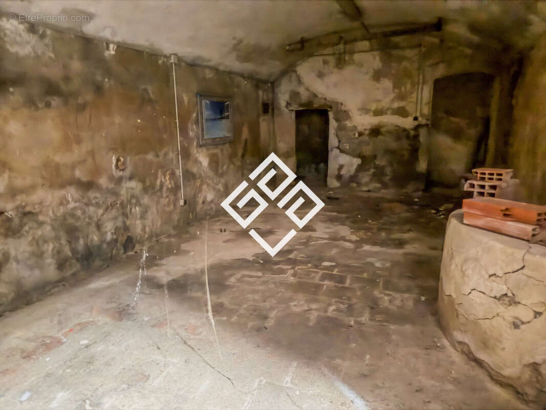 Cave de 50 m2 à Narbonne - photo 3