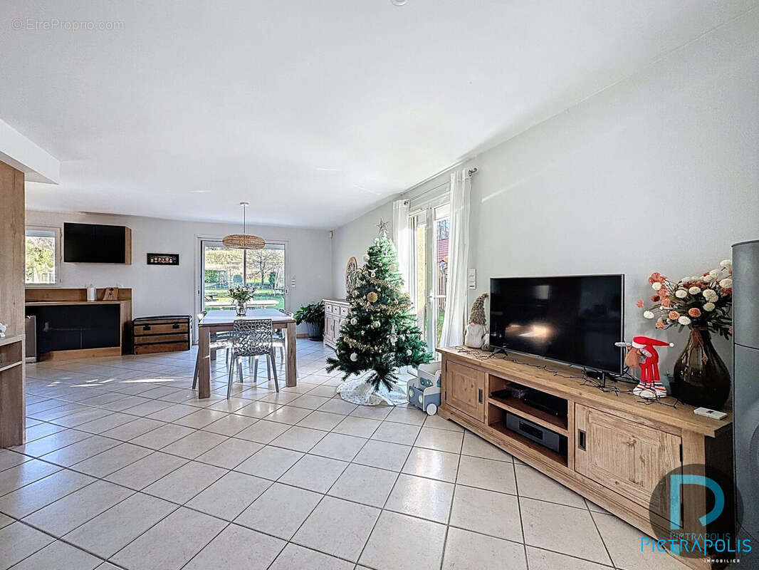 Maison à GENOUILLEUX