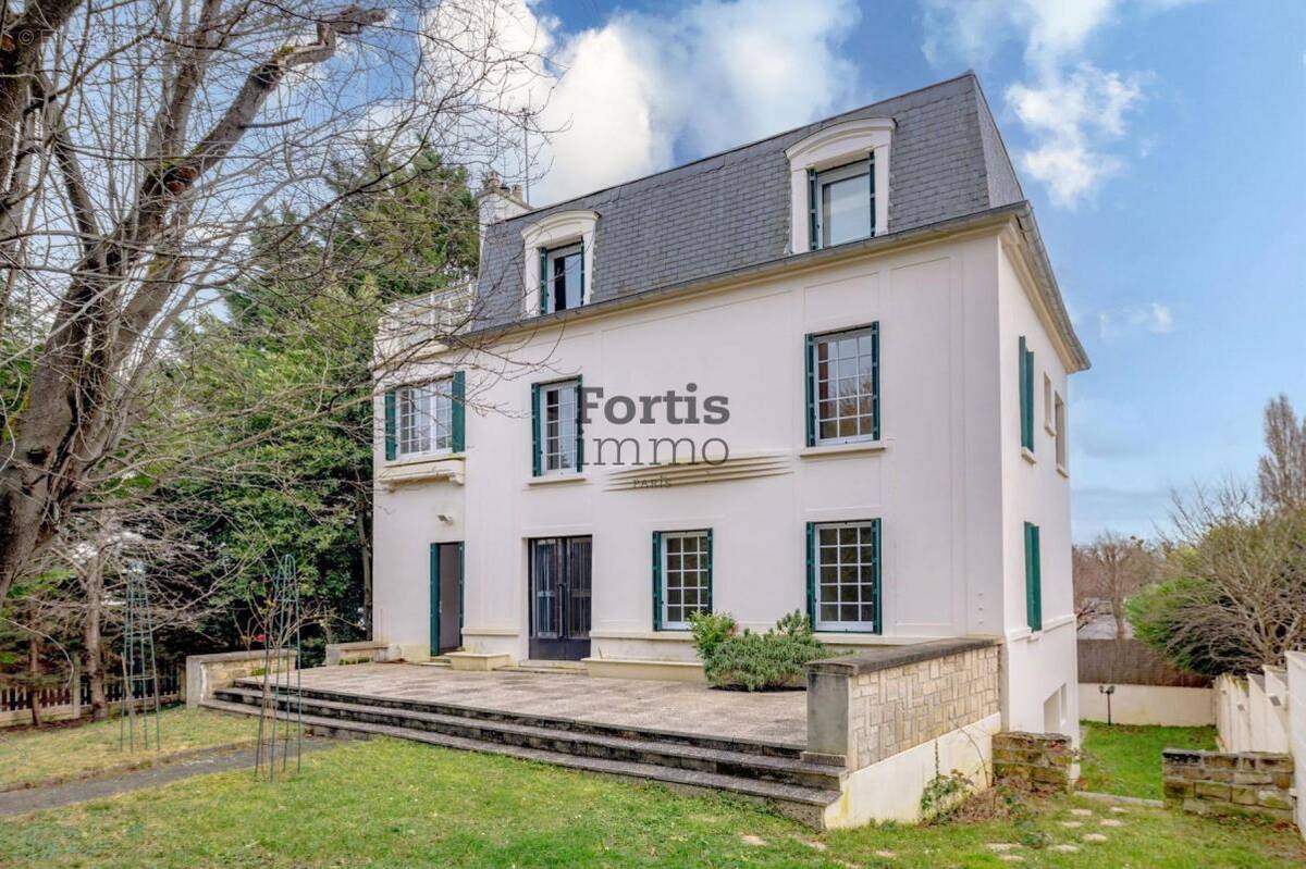 Maison à LE MESNIL-LE-ROI