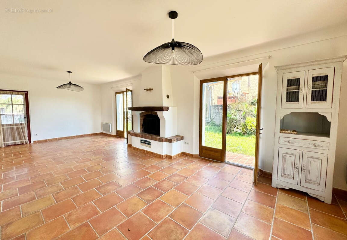 Maison à MONTAUROUX