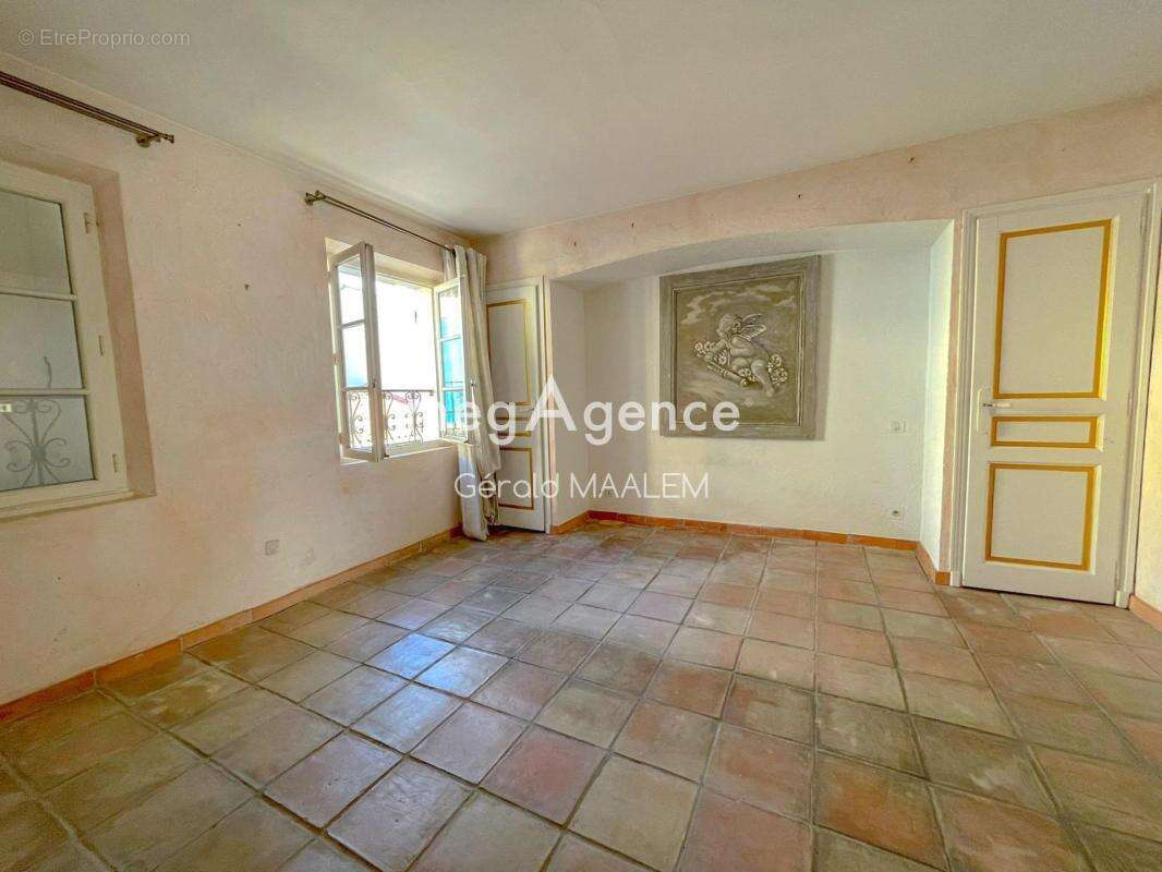 Maison de Maître de 231m² avec garage et terrasse à Cogolin - photo 17