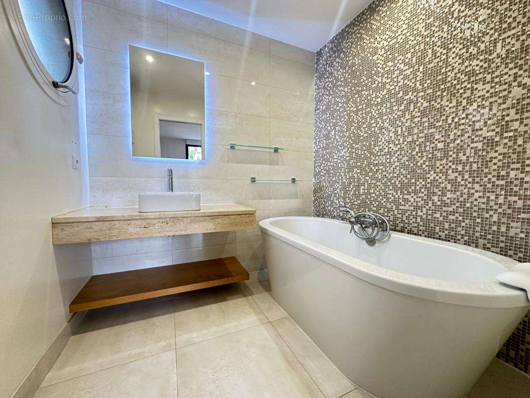 Maison à SAINT-MAUR-DES-FOSSES