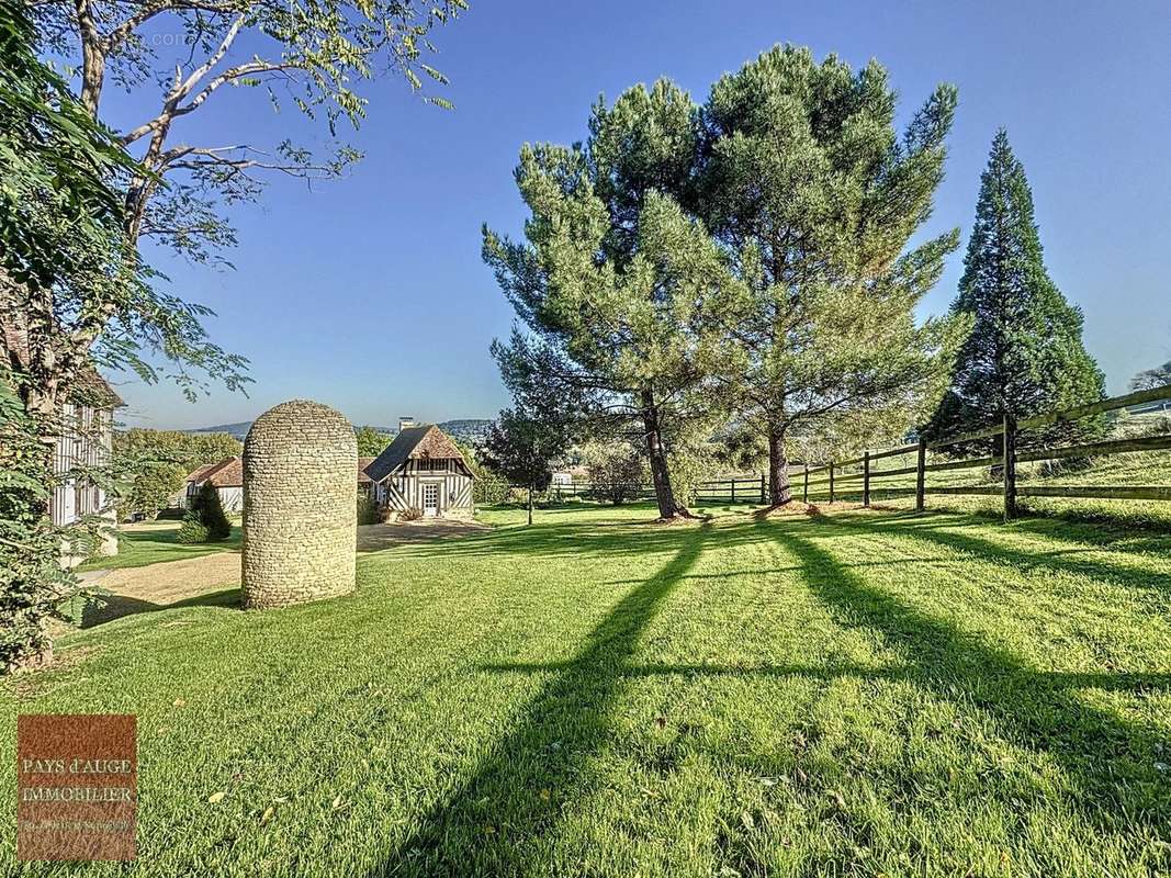 Maison à SAINT-PIERRE-SUR-DIVES