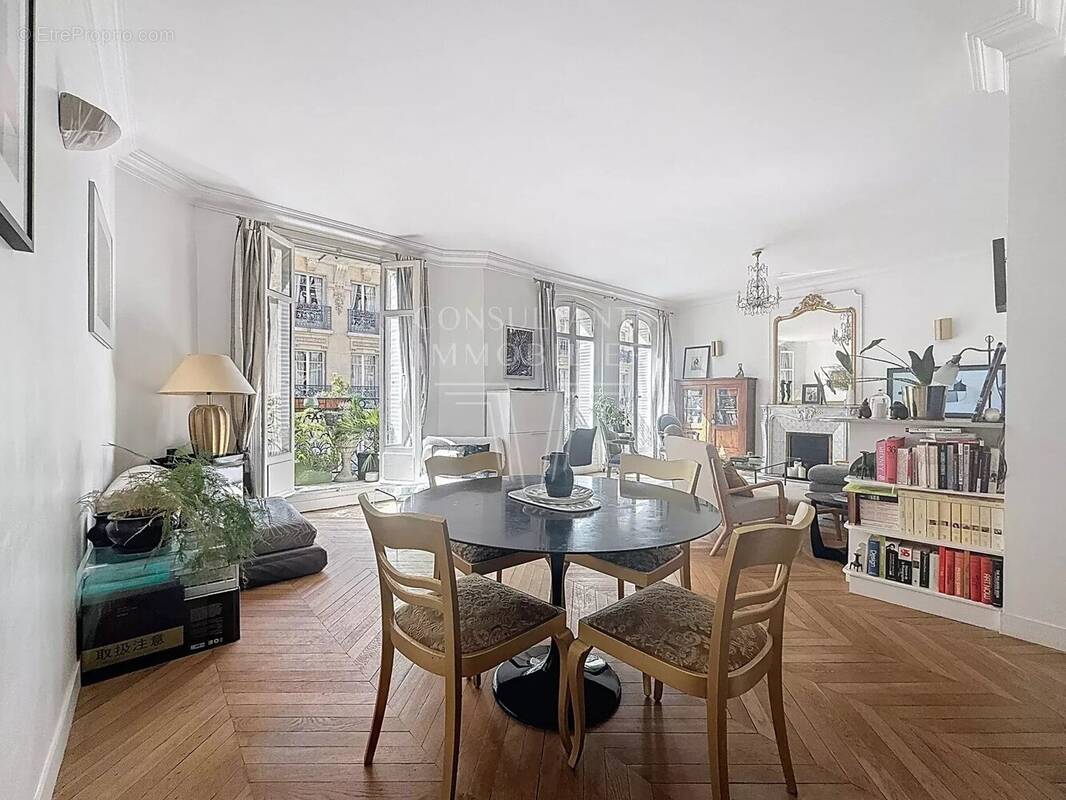 Appartement à PARIS-17E