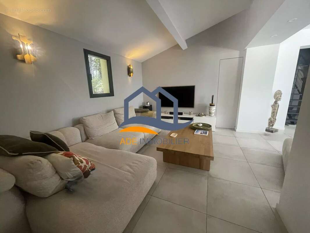 Maison à EGUILLES