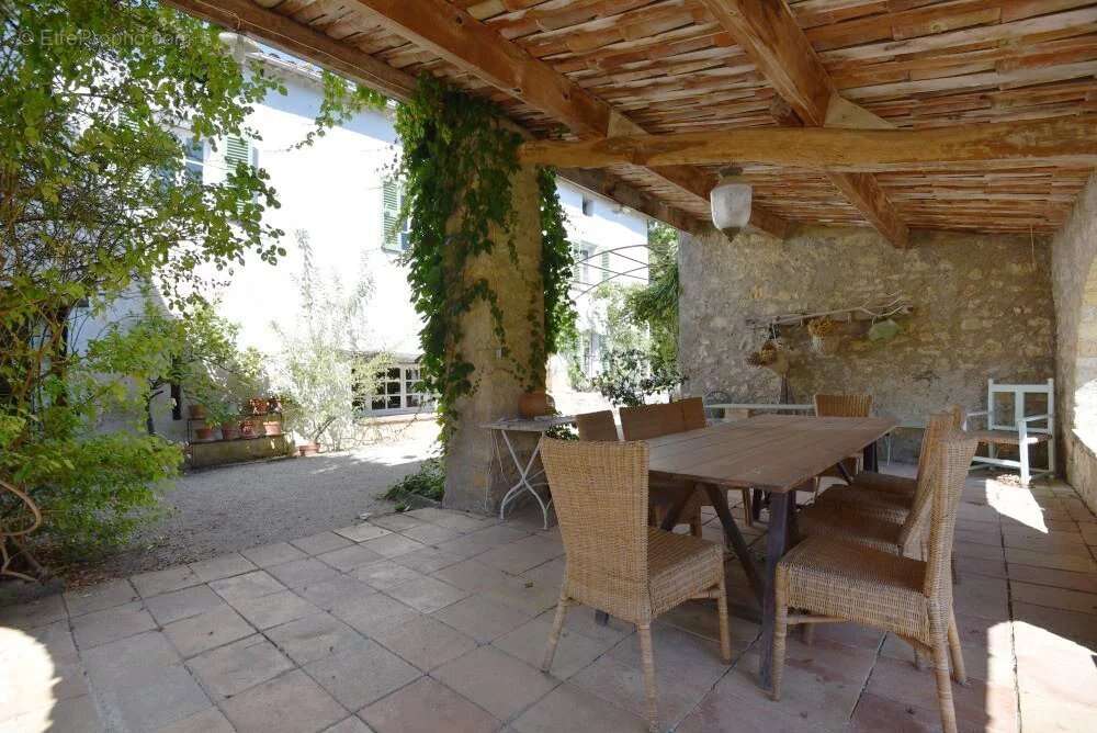 Maison à TOURRETTES