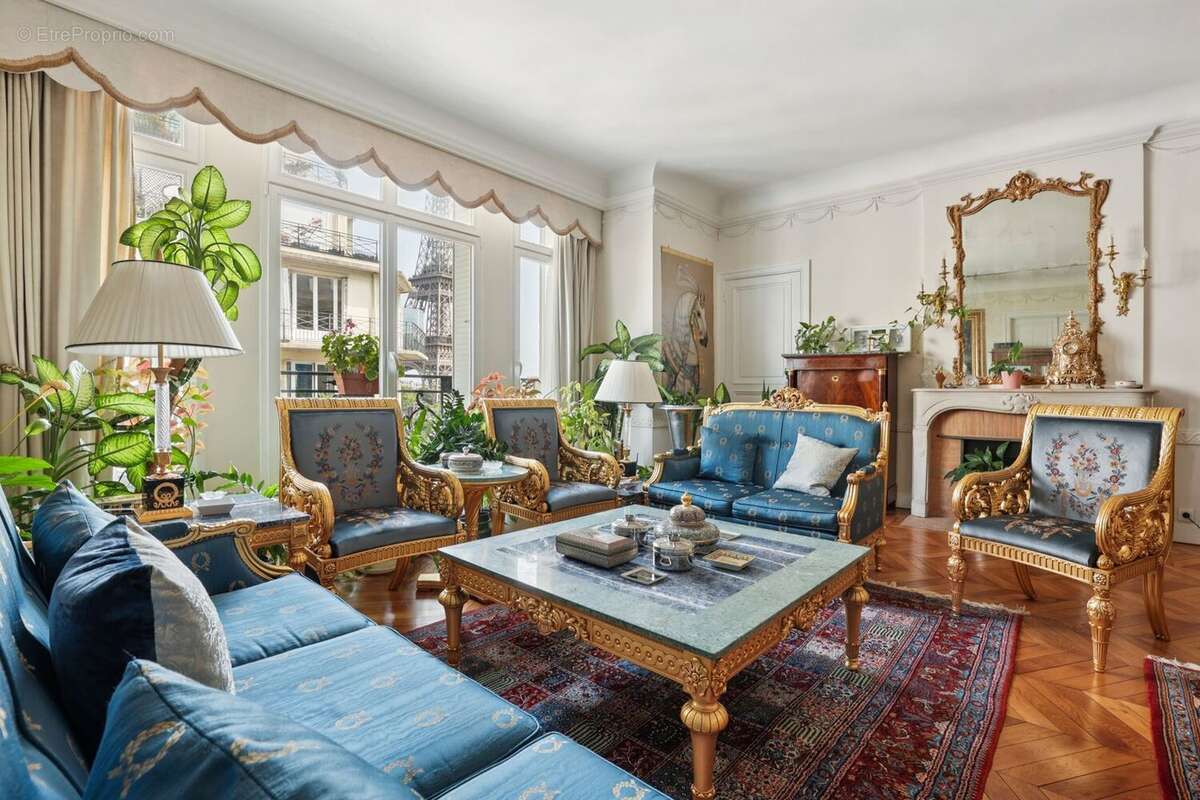 Appartement à PARIS-16E