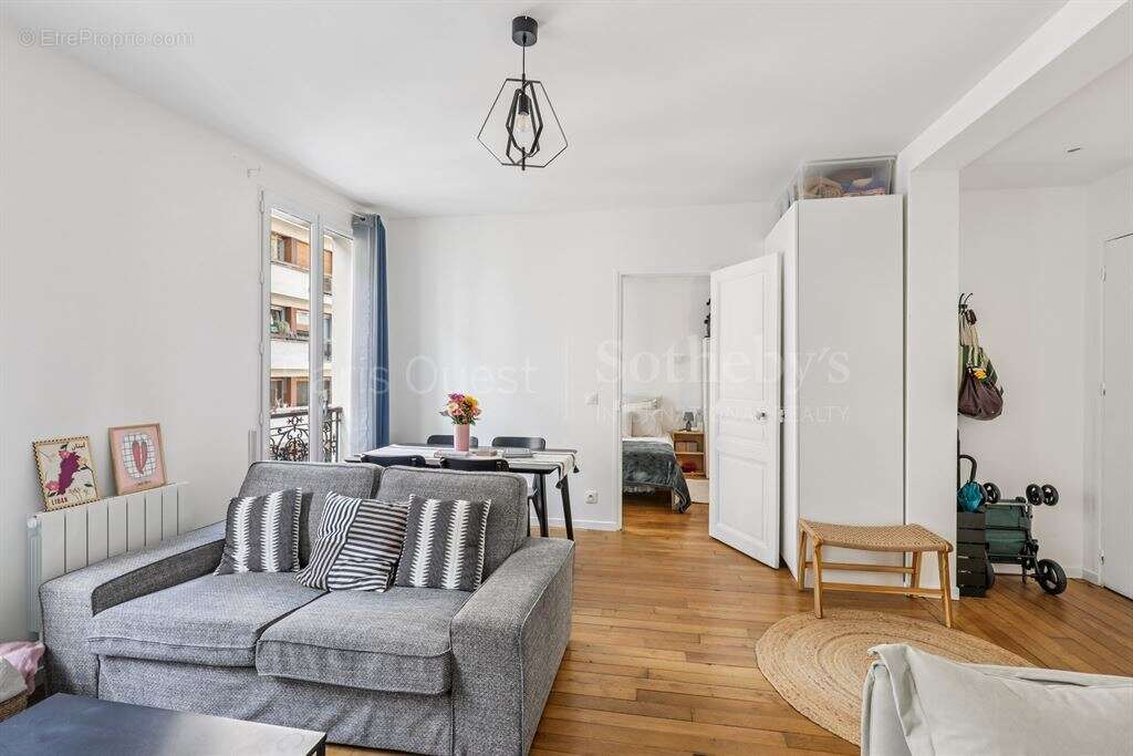 Appartement à PARIS-16E