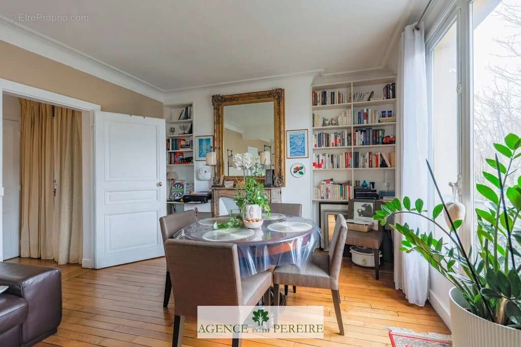 Appartement à PARIS-17E