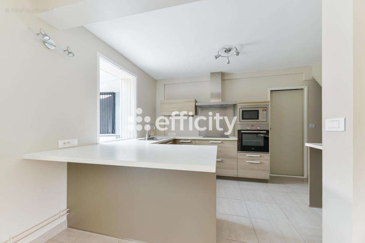 Maison à SAINT-SEBASTIEN-SUR-LOIRE