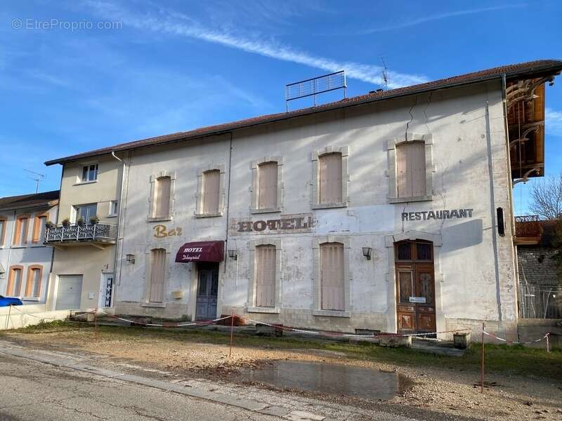 Appartement à NURIEUX-VOLOGNAT