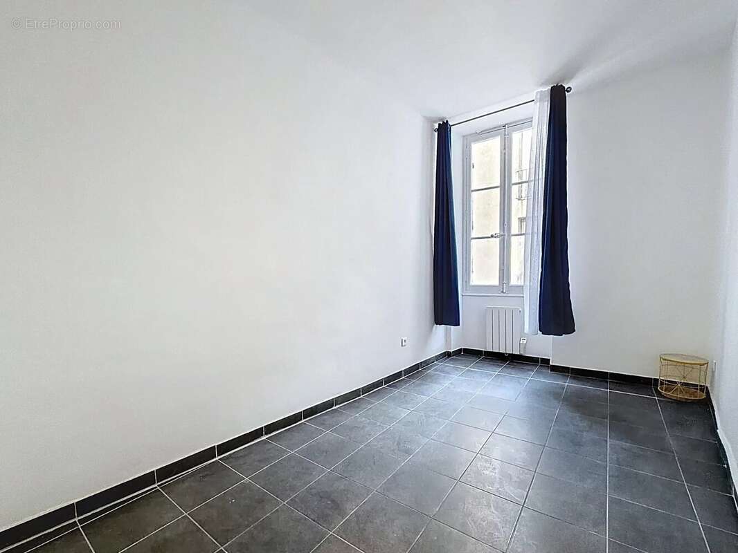 Appartement à MARSEILLE-1E