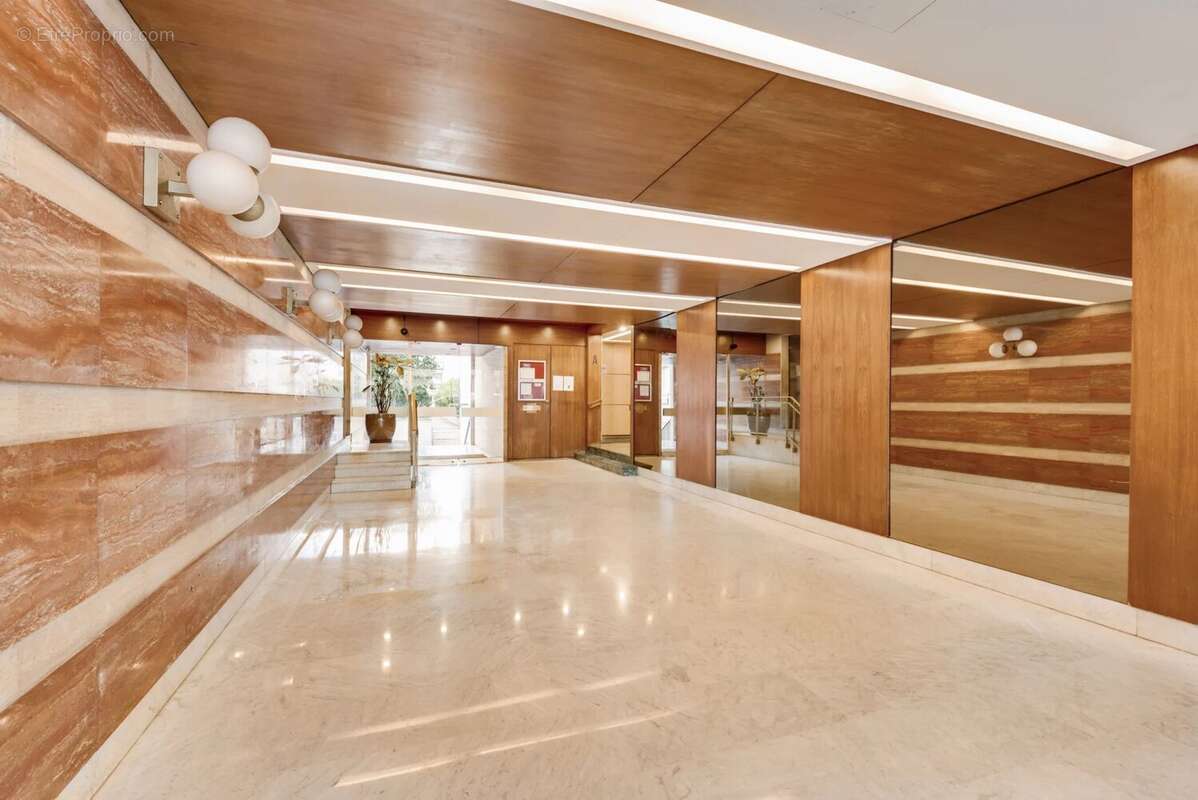 Appartement à PARIS-16E