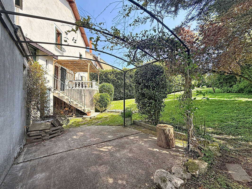 Maison à VILLIEU-LOYES-MOLLON