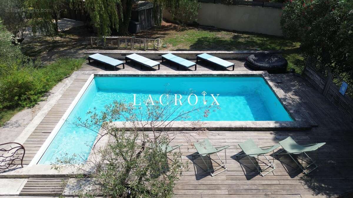 Maison 197 m² à Althen-Des-Paluds  - photo 2