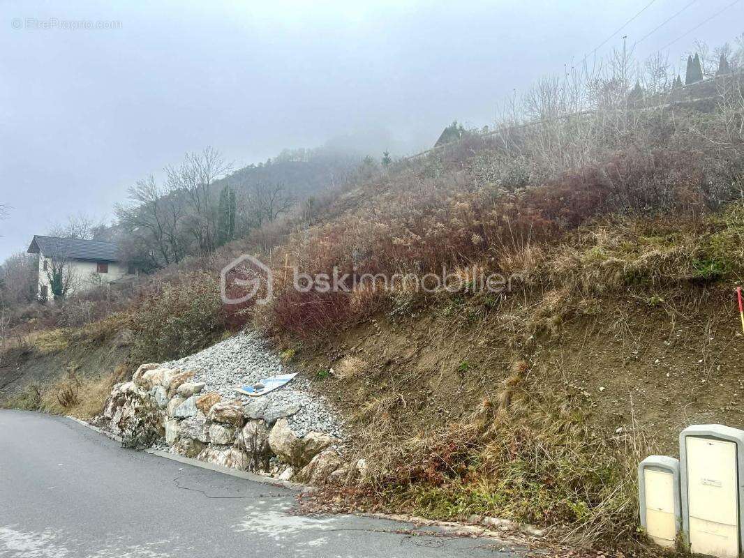 Terrain viabilisé de 793 m² avec permis de construire accepté - photo 5