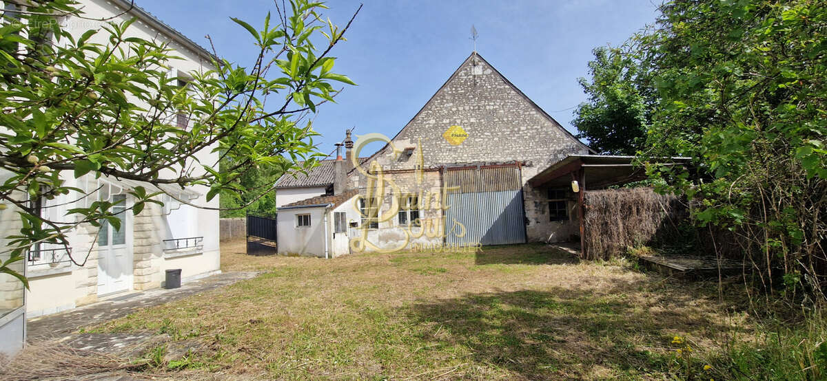Maison à CHAMPIGNY-SUR-VEUDE