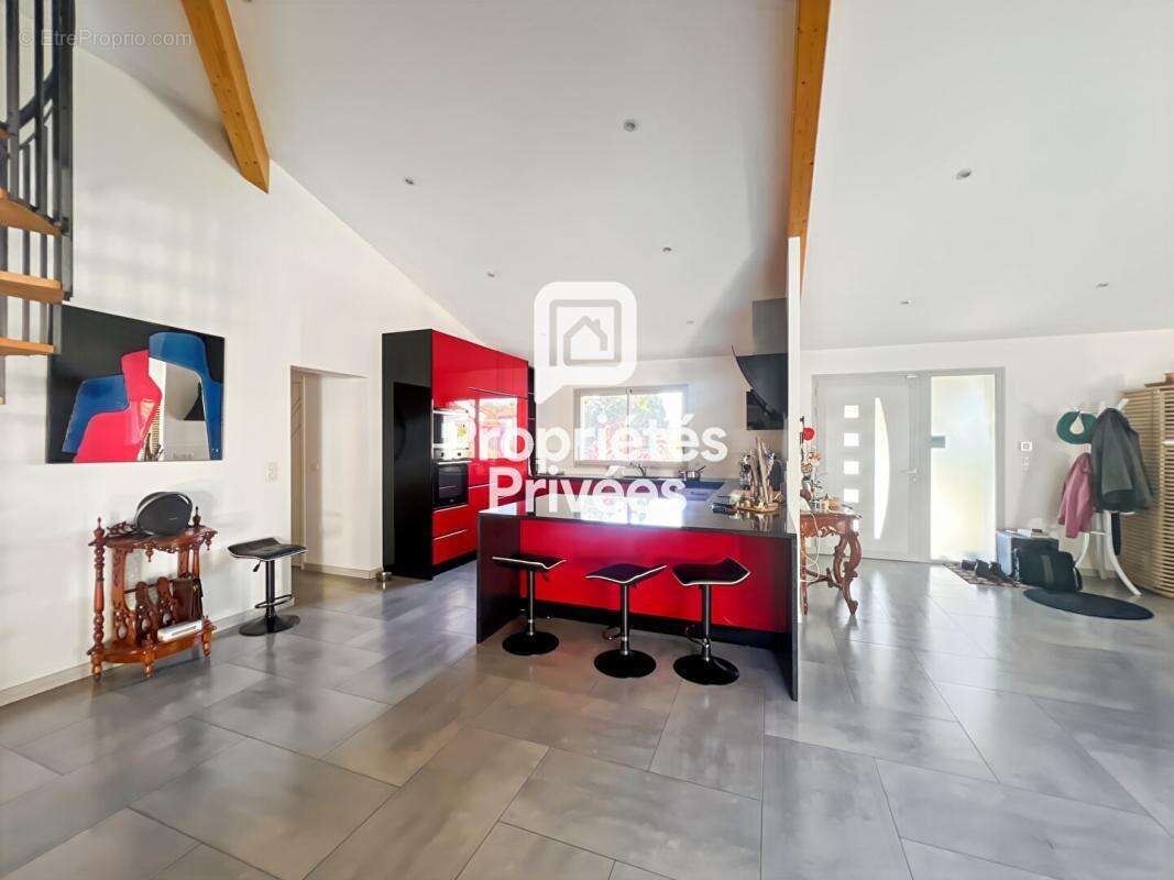 Maison de 200m² avec 4 chambres et piscine - photo 7