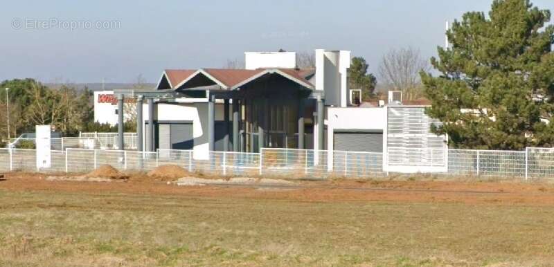 Commerce à GONDREVILLE