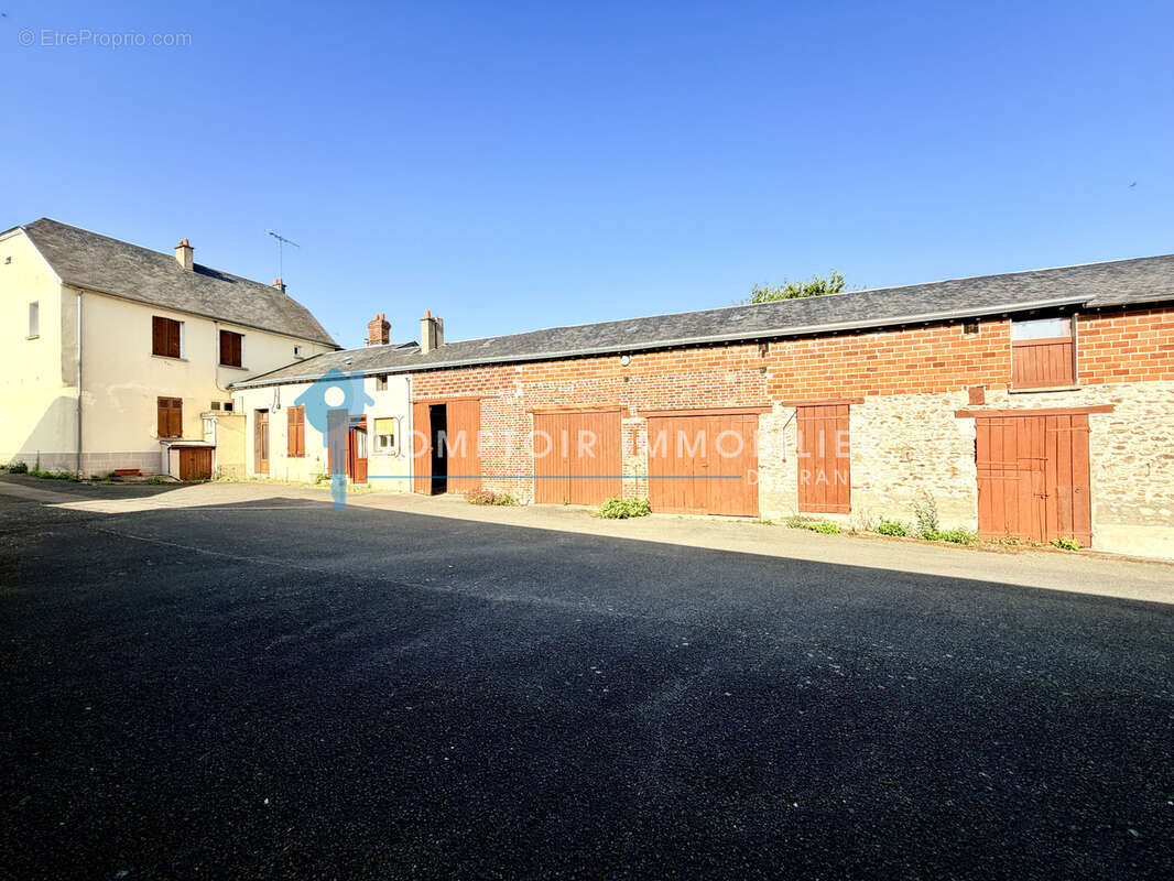 Maison 5 chambres avec dépendances et hangar - photo 18