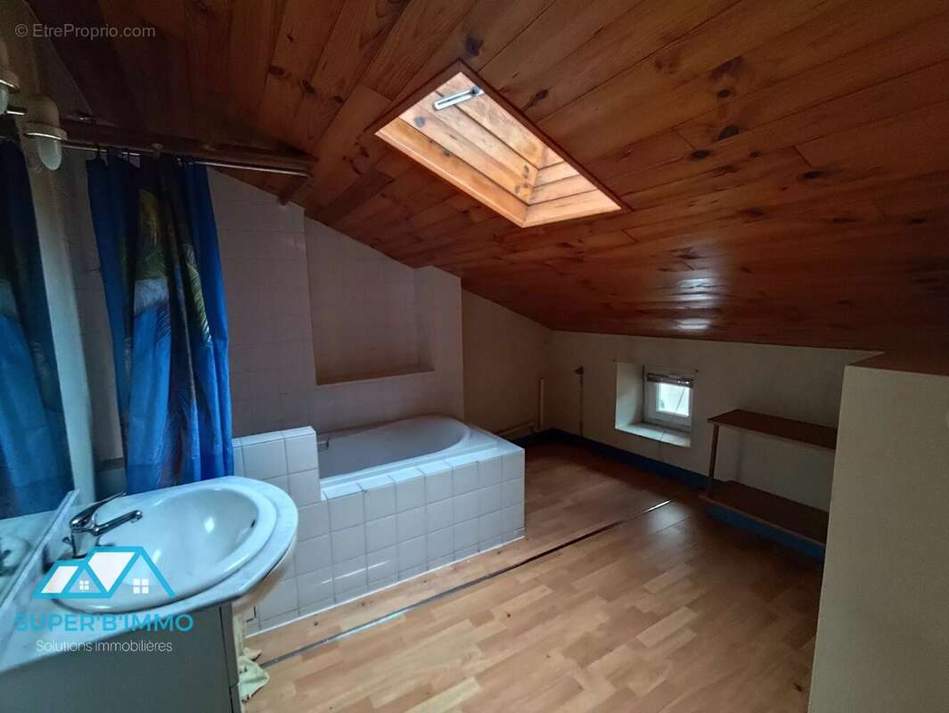 Appartement à SIAUGUES-SAINTE-MARIE