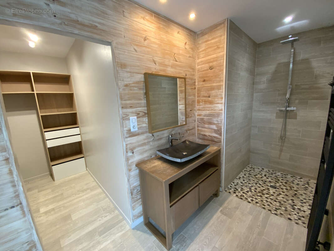 Maison à COURS-DE-PILE