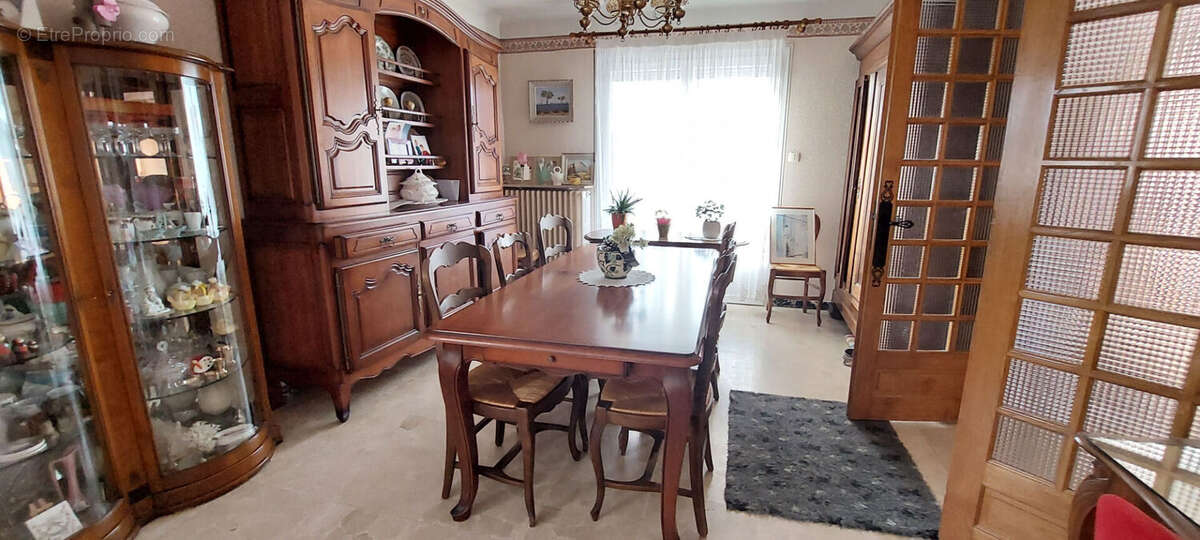 Maison à SAINT-DENIS-LES-BOURG