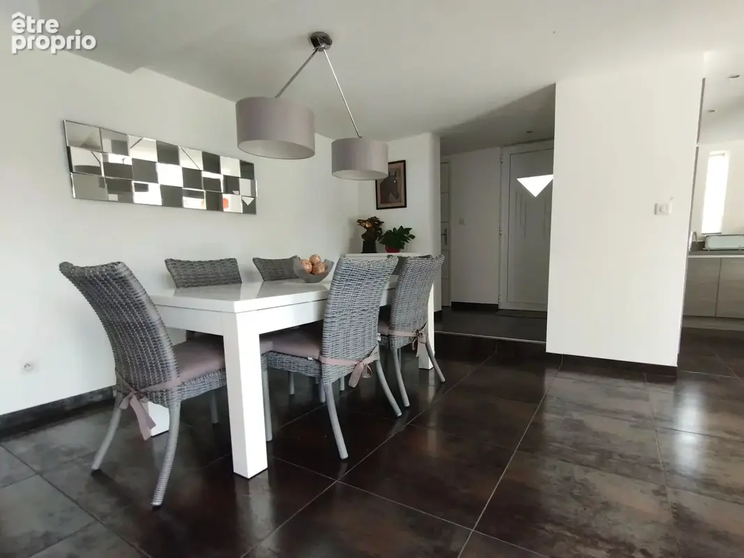 Maison moderne avec piscine dans un cadre calme - photo 8