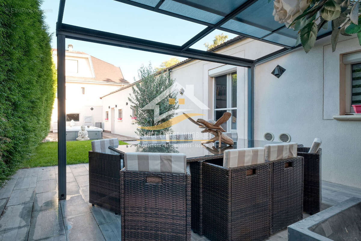 Maison à BALLAINVILLIERS